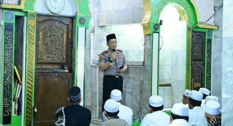 Salat Jumat Keliling di Masjid Rahmatullah, Kapolda Jambi Ajak Masyarakat Bersama Jaga Kamtibmas