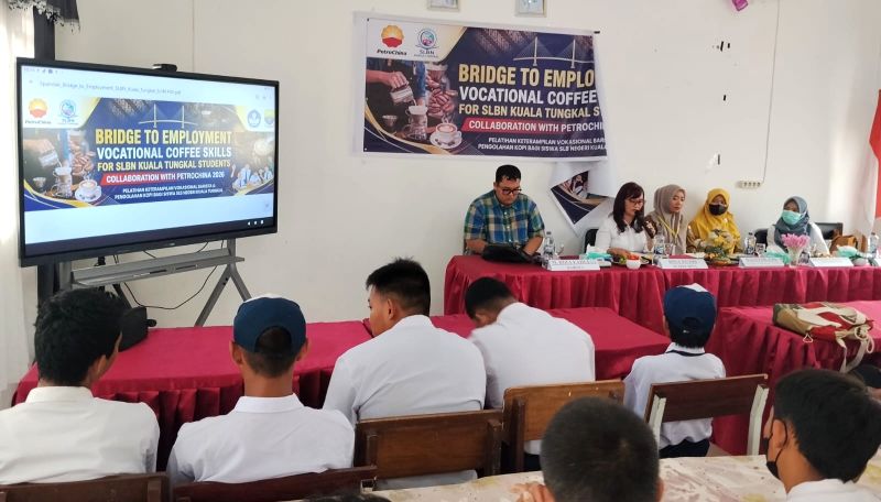 SKK Migas - PetroChina Jabung menggelar pelatihan barista profesional bertajuk 