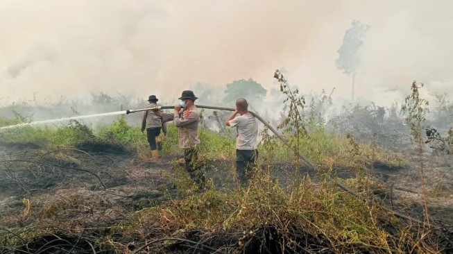 Tim Gabungan Padamkan Karhutla di Kumpeh Ulu, 10 Hektare Lahan Berhasil Dipadamkan